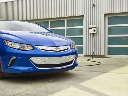 Chevrolet порадовала ценами на гибрид volt нового поколения