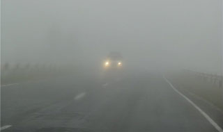 Гаи предупреждает: видимость дороги ограничена - туман!