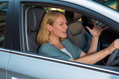 Hyundai выяснила, что женщины за рулем раздражительнее водителей-мужчин