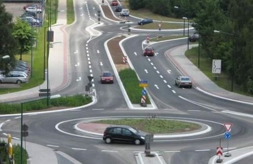Новые правила проезда круговых перекрестков вступили в силу в россии - «транспорт»