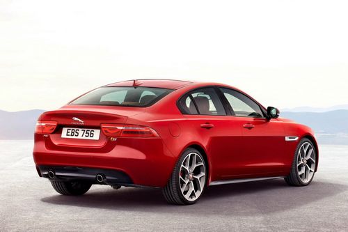 Новый jaguar xe против конкурентов: кто самый желанный?