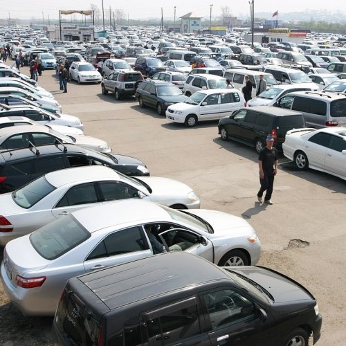 Продажи легковых машин в россии в мае упали на 12%