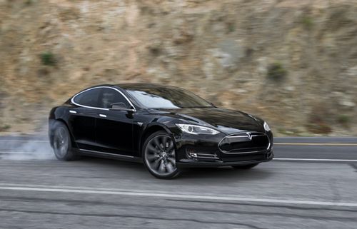 Серийную tesla model s p85d признали быстрейшим электромобилем в мире