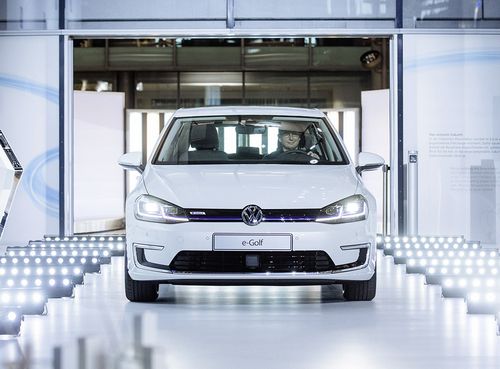 «Стеклянная мануфактура» volkswagen возобновит производство автомобилей