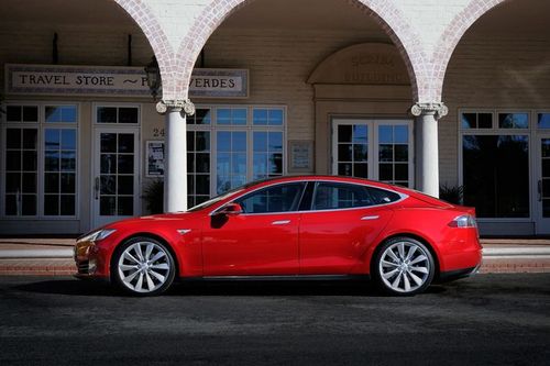Tesla model s станет самоходной через три года, без помощи google