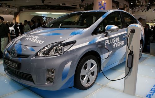 Toyota попросила возвращать использованные аккумуляторы от гибридов