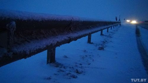Трасса минск – могилев сузилась до двух полос, дорожники жалуются на нехватку снегоуборочной техники