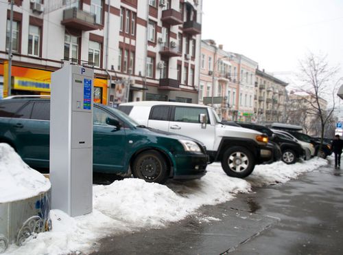 В украине узаконят оплату парковки с мобильного телефона