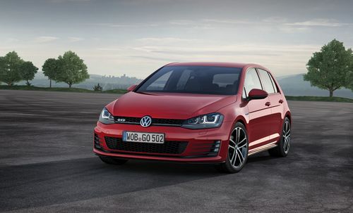 Volkswagen golf отказался от звания «автомобиля года» (видео)